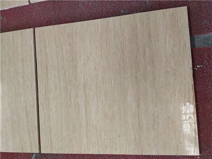 Beige Travertinfliesen