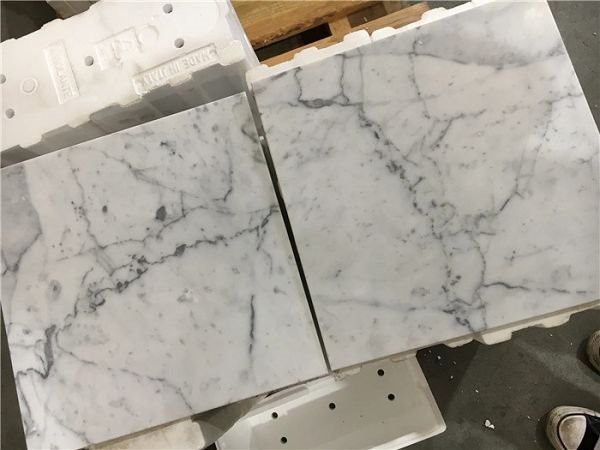 Küchenboden aus Carrara-Marmor