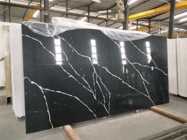 Schwarze und weiße Quarz-Arbeitsplatten