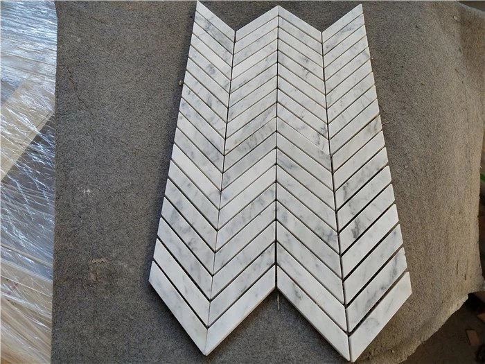 Carrara Fischgrätenmosaik