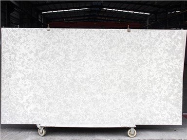 Arbeitsplatte aus eisweißem Quarz