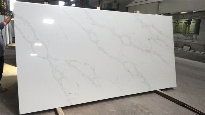 white and gold quartz worktop for apartment
