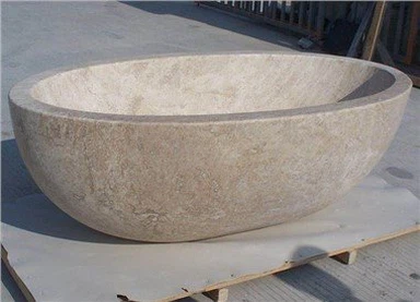 Badewannenverkleidung aus beigefarbenem Travertin