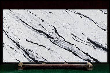 Waschtischplatte aus schwarzem Quarz