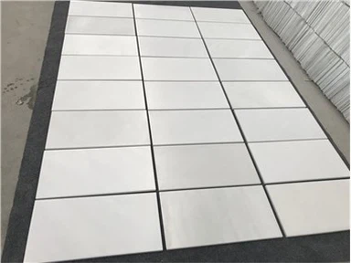 Königliche weiße Marmorfliesen