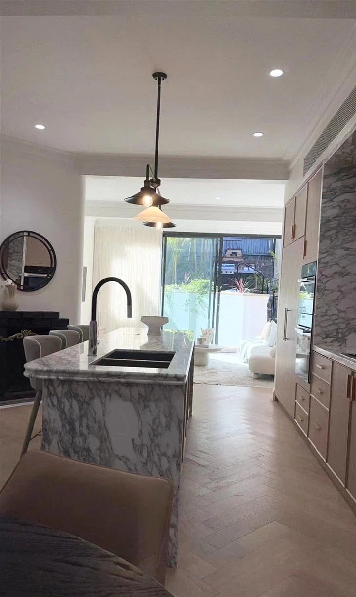 Arabescato Venato Marble Island