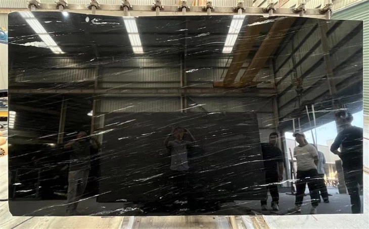 Brasilia Black quartzite slab