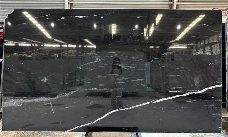 Brasilia Black quartzite