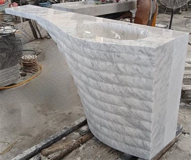 Waschbecken im Marmor-Design