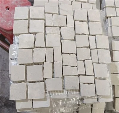 Bodenbelag aus getrommeltem Kalkstein